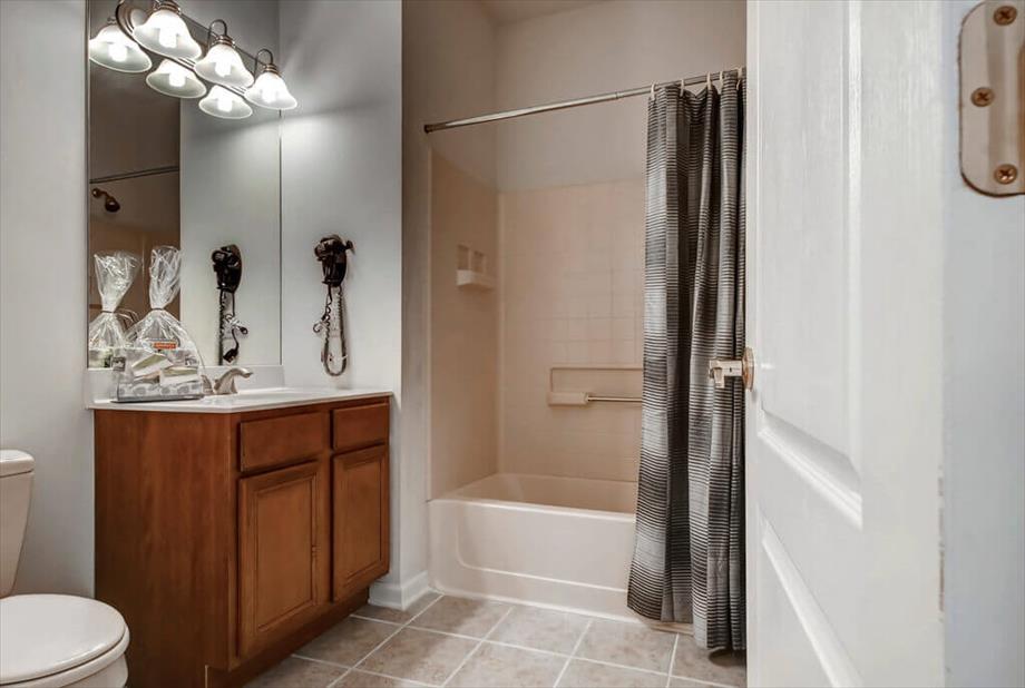 Princeton Apartments Bathroom