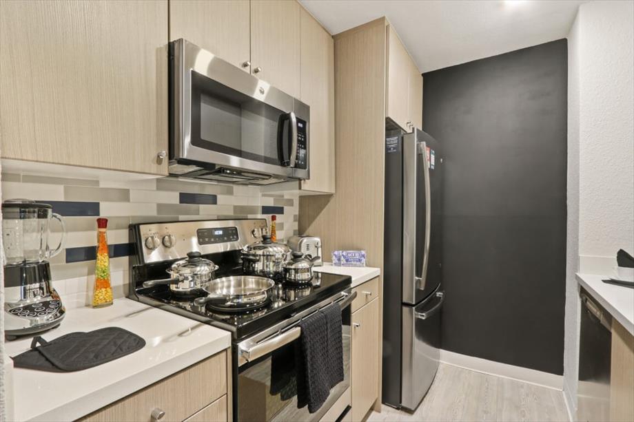 Universal City Los Angeles Apartments Kitchen
