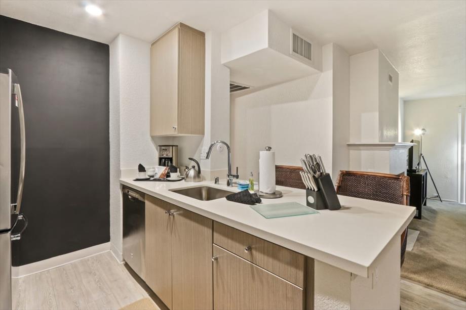 Universal City Los Angeles Apartments Kitchen