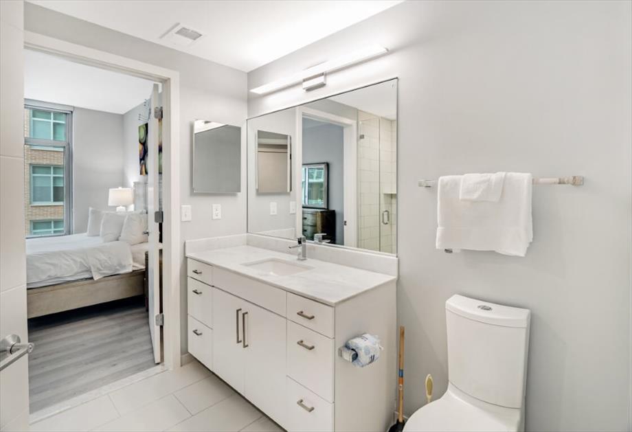 Bethesda Apartments Bathroom