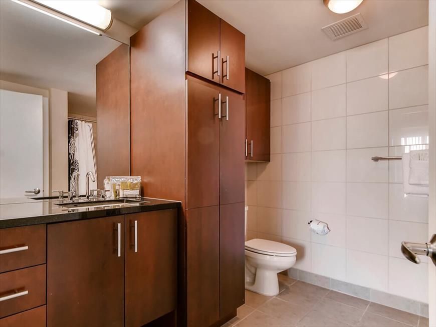 Penn Quarter NW Washington Apartments Bathroom